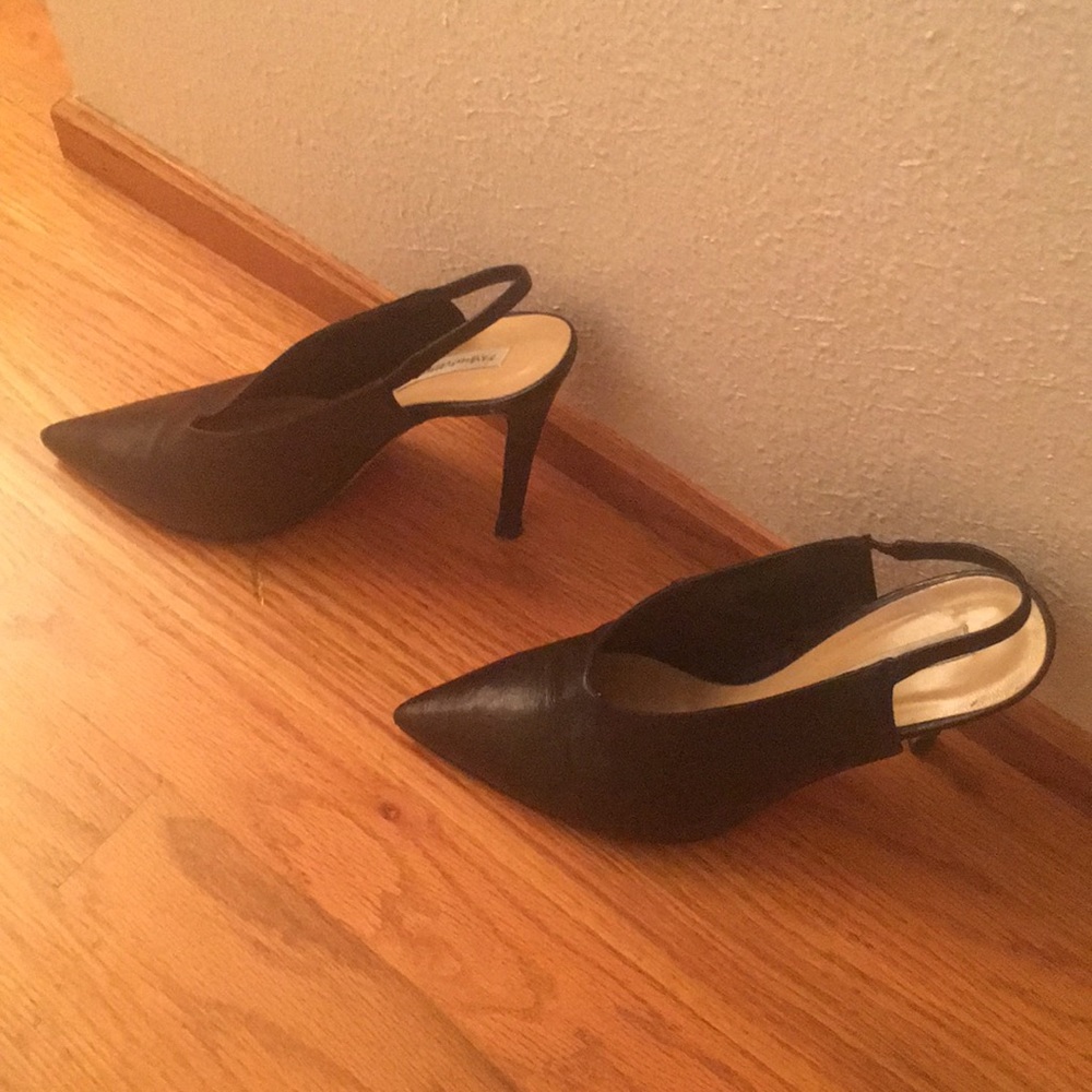 Diane Von Furstenberg black back pumps